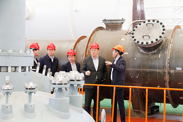 领导2.jpg 领导2.jpg